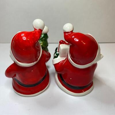 Lot 386: Vintage Christmas: Ceramic Santa's & Stocking Vase