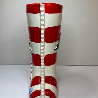 Lot 386: Vintage Christmas: Ceramic Santa's & Stocking Vase