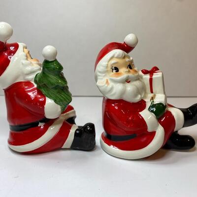Lot 386: Vintage Christmas: Ceramic Santa's & Stocking Vase