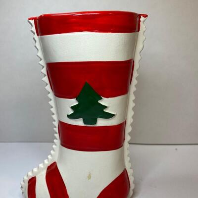 Lot 386: Vintage Christmas: Ceramic Santa's & Stocking Vase