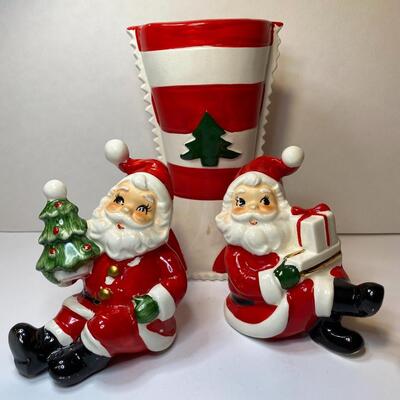 Lot 386: Vintage Christmas: Ceramic Santa's & Stocking Vase