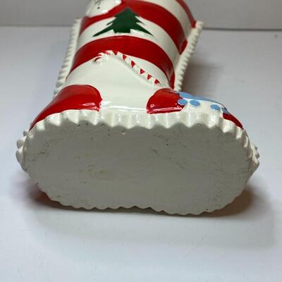 Lot 386: Vintage Christmas: Ceramic Santa's & Stocking Vase