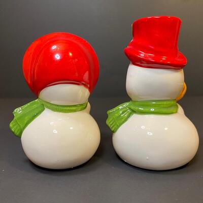 Lot 476: Vintage Lefton Salt & Pepper / Snowmen Candle Huggers