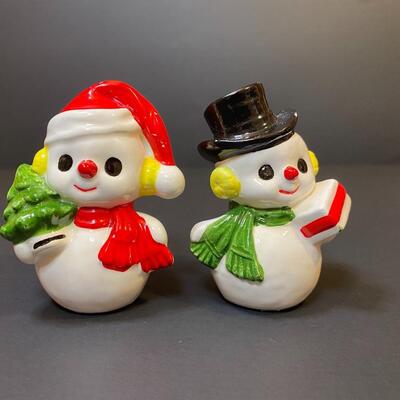 Lot 476: Vintage Lefton Salt & Pepper / Snowmen Candle Huggers