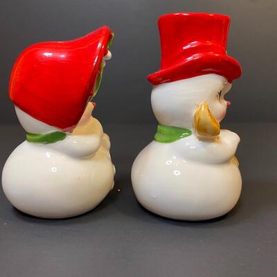 Lot 476: Vintage Lefton Salt & Pepper / Snowmen Candle Huggers