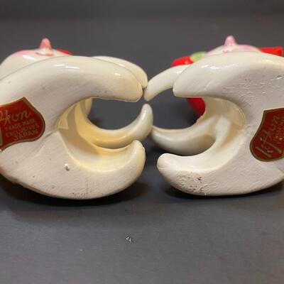 Lot 476: Vintage Lefton Salt & Pepper / Snowmen Candle Huggers