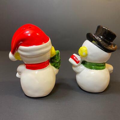 Lot 476: Vintage Lefton Salt & Pepper / Snowmen Candle Huggers