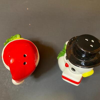 Lot 476: Vintage Lefton Salt & Pepper / Snowmen Candle Huggers