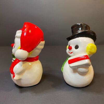 Lot 476: Vintage Lefton Salt & Pepper / Snowmen Candle Huggers