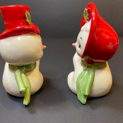 Lot 476: Vintage Lefton Salt & Pepper / Snowmen Candle Huggers