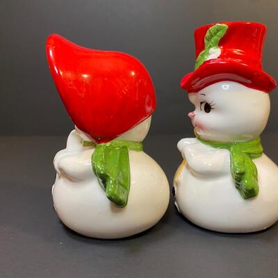 Lot 476: Vintage Lefton Salt & Pepper / Snowmen Candle Huggers