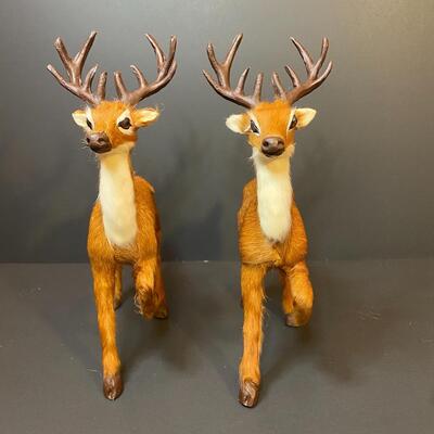 Lot 478: Christmas Decor: Furry Reindeer & Burlap Evergreens
