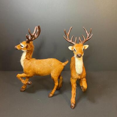 Lot 478: Christmas Decor: Furry Reindeer & Burlap Evergreens