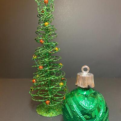 Lot 480: Vintage Christmas