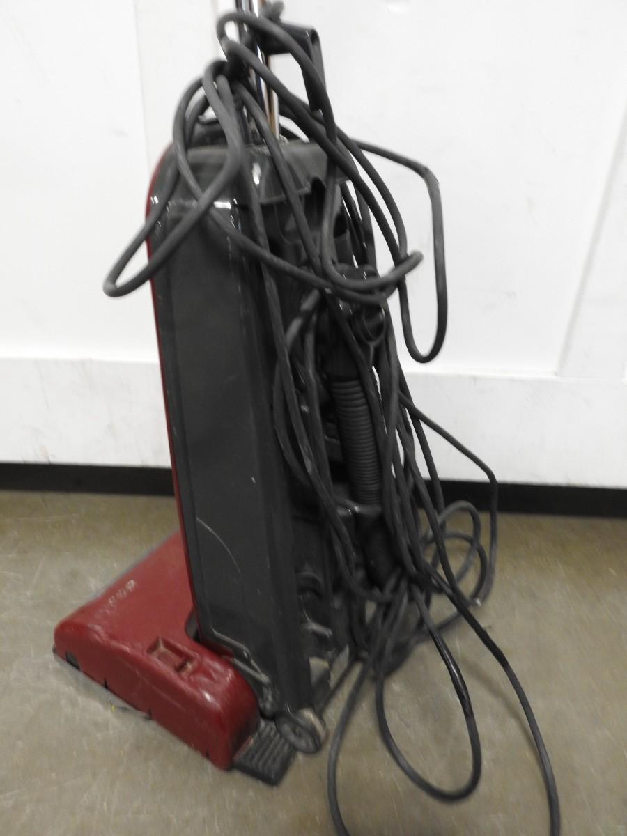 Riccar Commercial Vacuum, Works, Red | EstateSales.org