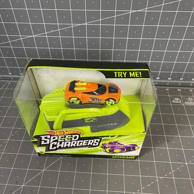 HOT WHEELS  Speed Charger eChicane 