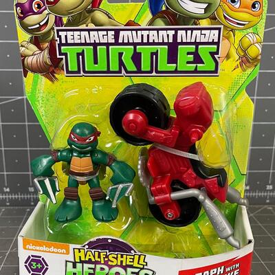 Teenage Mutant Ninja Turtles Raph with Minibike 