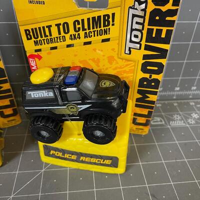 Tonka Climb Overs Rugged Huller and Police Rescue 