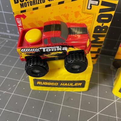 Tonka Climb Overs Rugged Huller and Police Rescue 