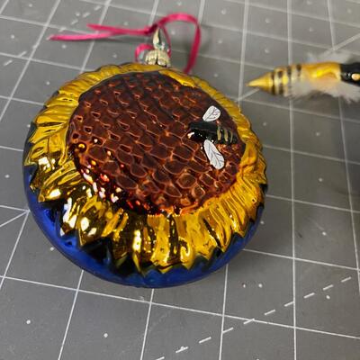 Lovely Bee Themed Ornaments. 