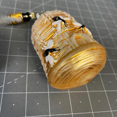 Lovely Bee Themed Ornaments. 