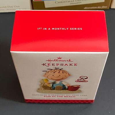 Lot 468: Hallmark Peanuts Collection