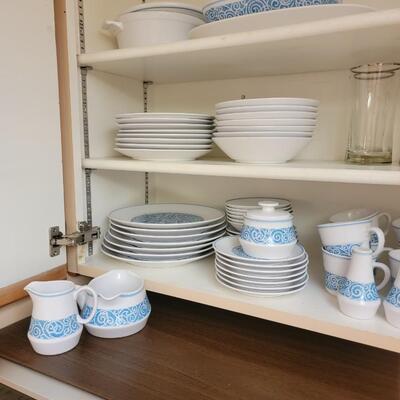 Entire blue and white dish set