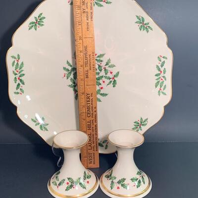 Lot 485: Lenox Holly Berry Collection