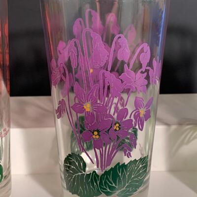 Lot 492: Vintage "Kitchy" Floral Glasses (Peanut Butter Glasses)