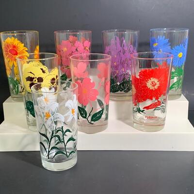 Lot 492: Vintage "Kitchy" Floral Glasses (Peanut Butter Glasses)