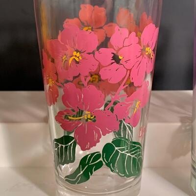 Lot 492: Vintage "Kitchy" Floral Glasses (Peanut Butter Glasses)