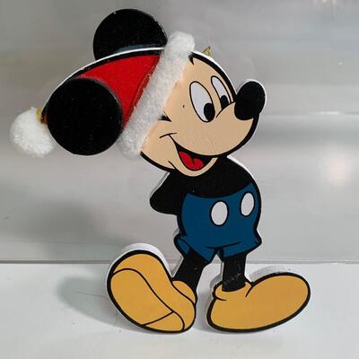 Lot 497: Vintage Disney Lunchbox & Ornaments