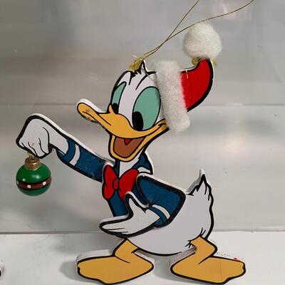 Lot 497: Vintage Disney Lunchbox & Ornaments