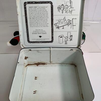 Lot 497: Vintage Disney Lunchbox & Ornaments