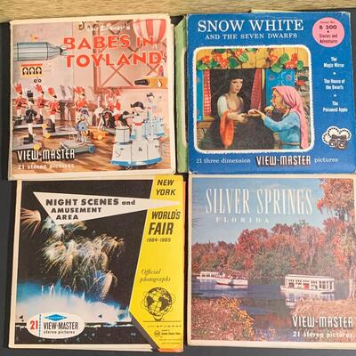 Lot 498: Vintage Sawyer View Master, Reels and More