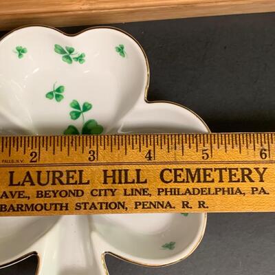 Lot 197: Vintage Lefton, Irish Figurines, and Trinket Box