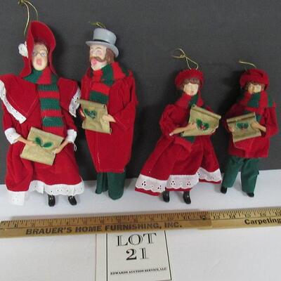 Dolls Caroling Christmas Decor
