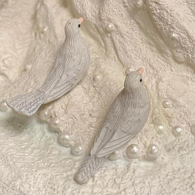 Lot 357 Lenox Winter Wedding Sculpture