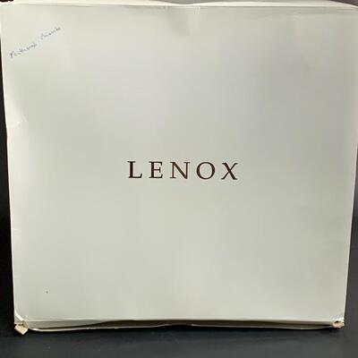 Lot 361 Lenox Feathered Friends Sculpture w/Box