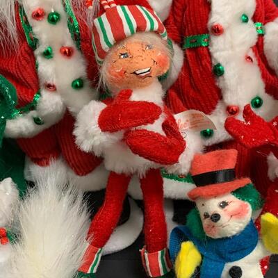 Lot 367: Annalee Dolls: Mr/Mrs. Claus, Elves and More