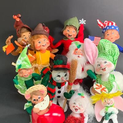 Lot 373 Annalee Dolls All Year Round Holidays
