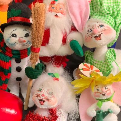 Lot 373 Annalee Dolls All Year Round Holidays