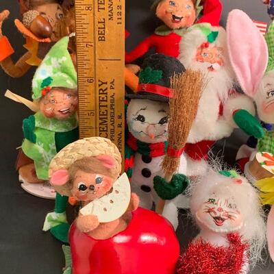 Lot 373 Annalee Dolls All Year Round Holidays