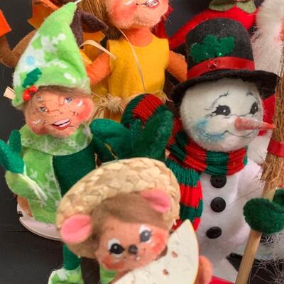 Lot 373 Annalee Dolls All Year Round Holidays