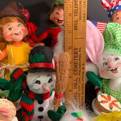 Lot 373 Annalee Dolls All Year Round Holidays