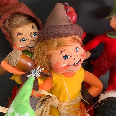 Lot 373 Annalee Dolls All Year Round Holidays