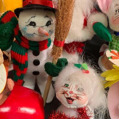 Lot 373 Annalee Dolls All Year Round Holidays