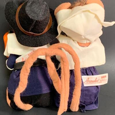 Lot 370 Vintage Annalee Holiday Collection