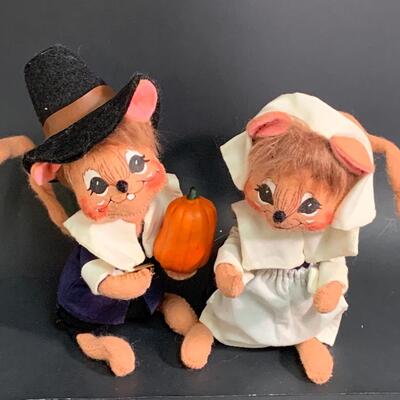 Lot 370 Vintage Annalee Holiday Collection