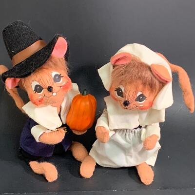 Lot 370 Vintage Annalee Holiday Collection